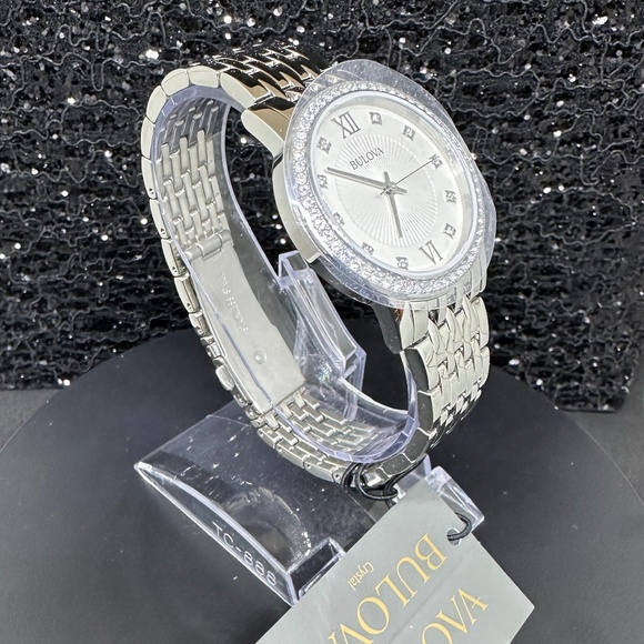 Women's NWT White Etched Face with Crystaled Bezel & Silver Chained Bracelet - Picture 4 of 4